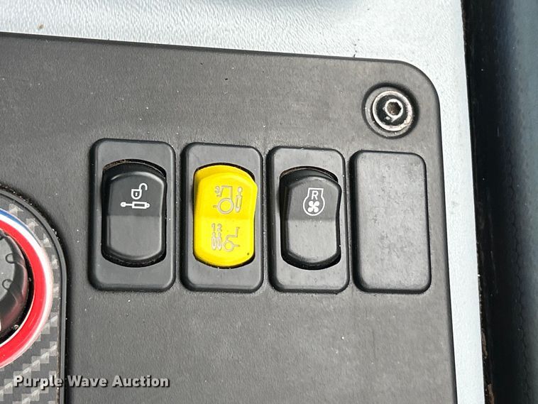 image for item ET6674 2021 New Holland LM7.42 telehandler