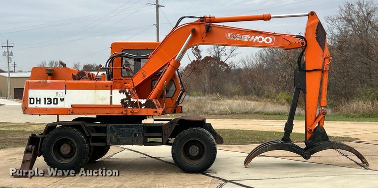 image for item ET6707 1999 Daewoo DH 130W wheeled excavator