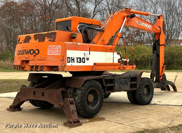 image for item ET6707 1999 Daewoo DH 130W wheeled excavator