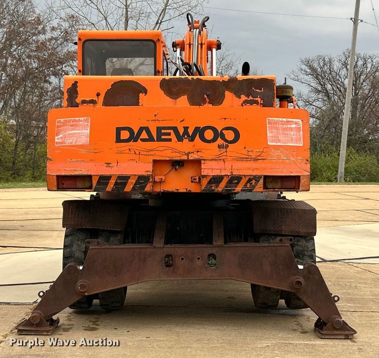 image for item ET6707 1999 Daewoo DH 130W wheeled excavator