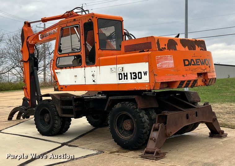 image for item ET6707 1999 Daewoo DH 130W wheeled excavator