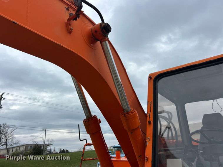 image for item ET6707 1999 Daewoo DH 130W wheeled excavator