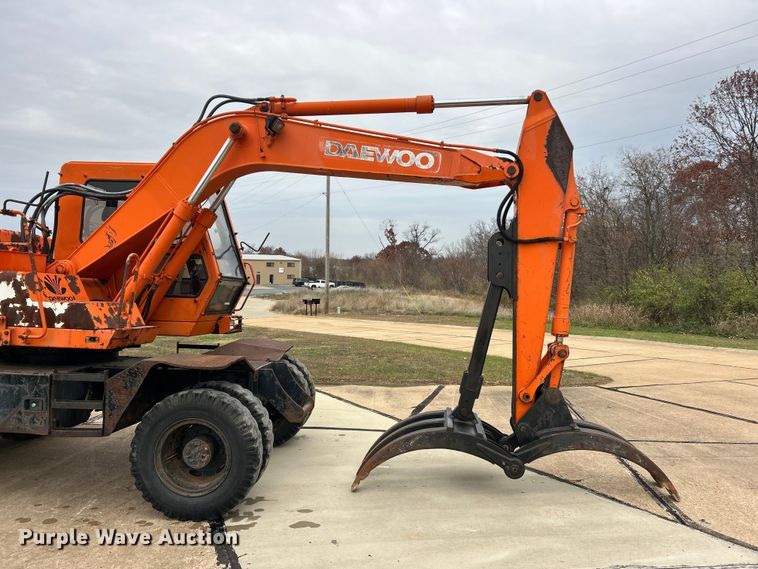 image for item ET6707 1999 Daewoo DH 130W wheeled excavator