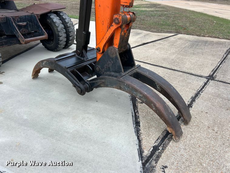 image for item ET6707 1999 Daewoo DH 130W wheeled excavator