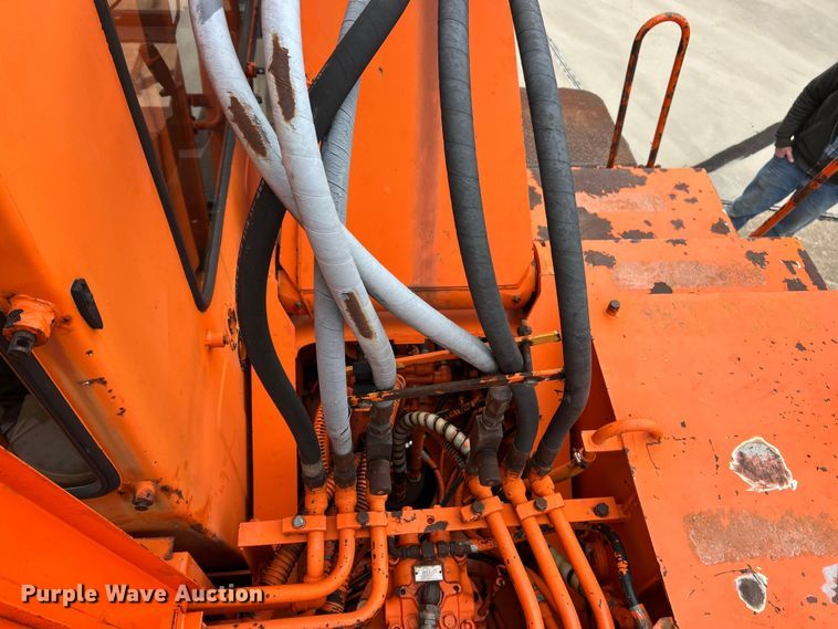 image for item ET6707 1999 Daewoo DH 130W wheeled excavator