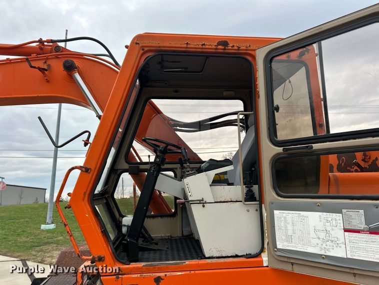 image for item ET6707 1999 Daewoo DH 130W wheeled excavator