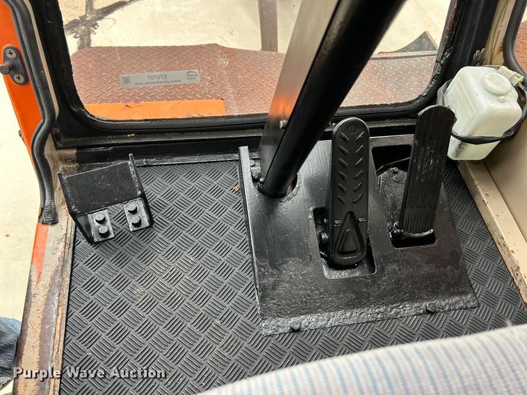 image for item ET6707 1999 Daewoo DH 130W wheeled excavator