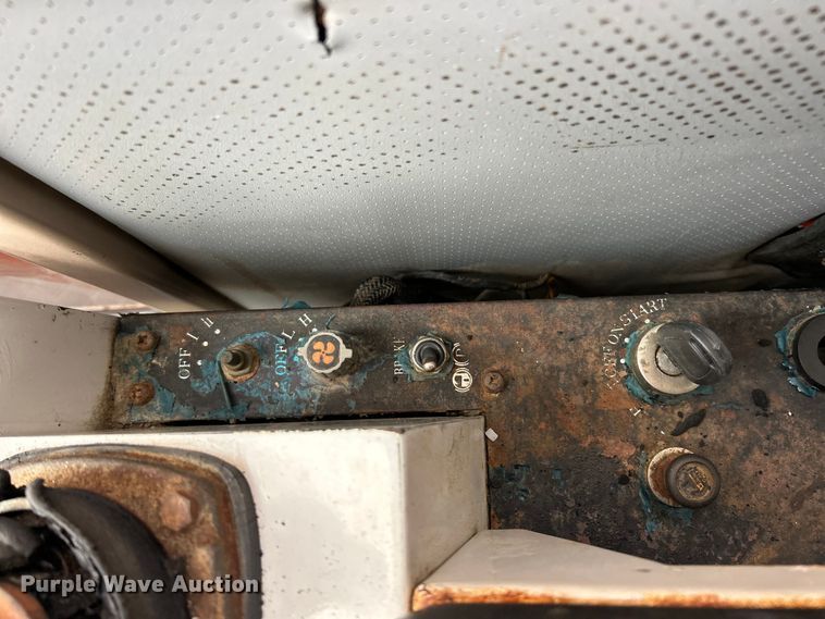 image for item ET6707 1999 Daewoo DH 130W wheeled excavator