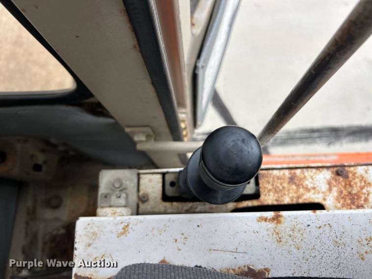 image for item ET6707 1999 Daewoo DH 130W wheeled excavator