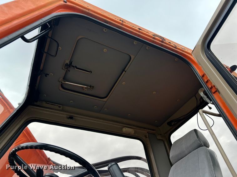 image for item ET6707 1999 Daewoo DH 130W wheeled excavator