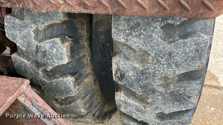 image for item ET6707 1999 Daewoo DH 130W wheeled excavator