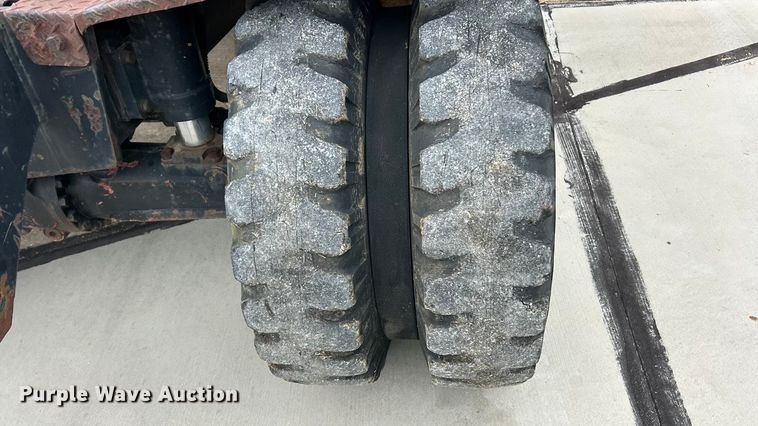 image for item ET6707 1999 Daewoo DH 130W wheeled excavator