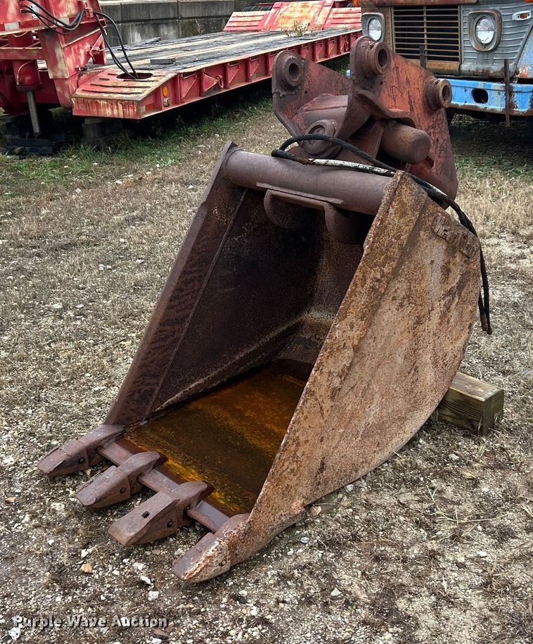 image for item ET6707 1999 Daewoo DH 130W wheeled excavator