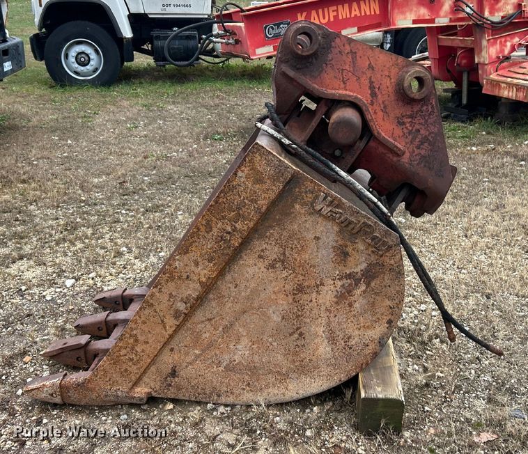 image for item ET6707 1999 Daewoo DH 130W wheeled excavator