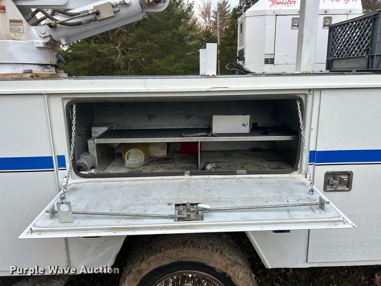 image for item ET6719 2011 Ford F550 Super Duty XL utility / service truck