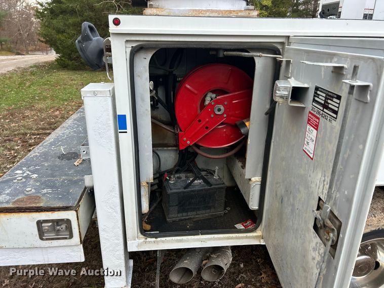 image for item ET6719 2011 Ford F550 Super Duty XL utility / service truck