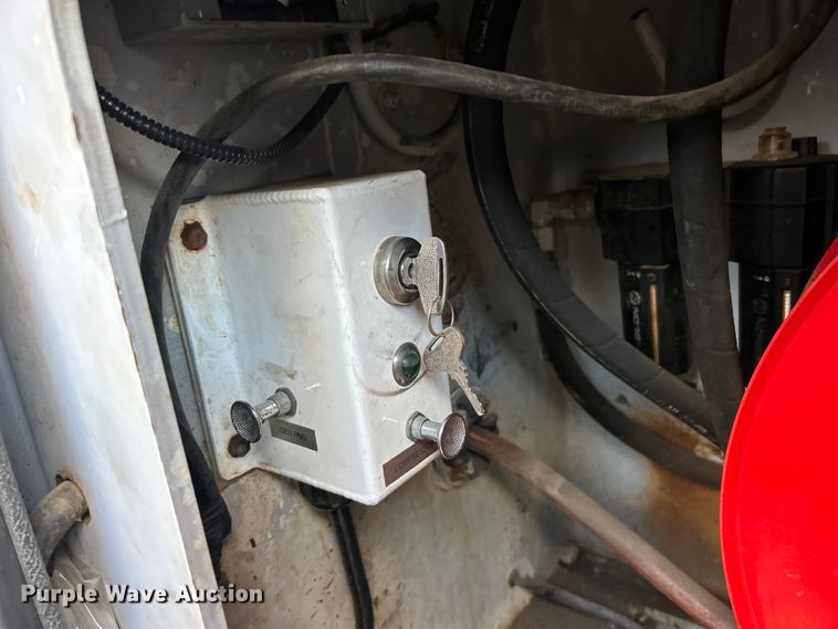 image for item ET6719 2011 Ford F550 Super Duty XL utility / service truck