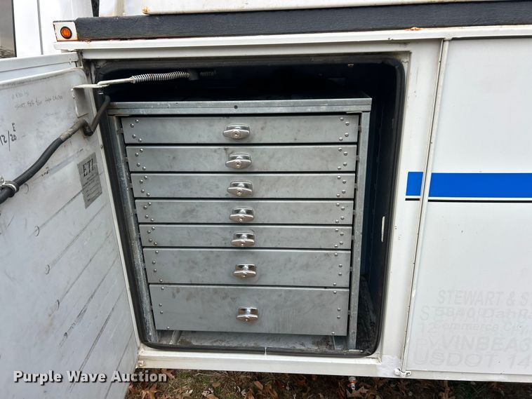 image for item ET6719 2011 Ford F550 Super Duty XL utility / service truck