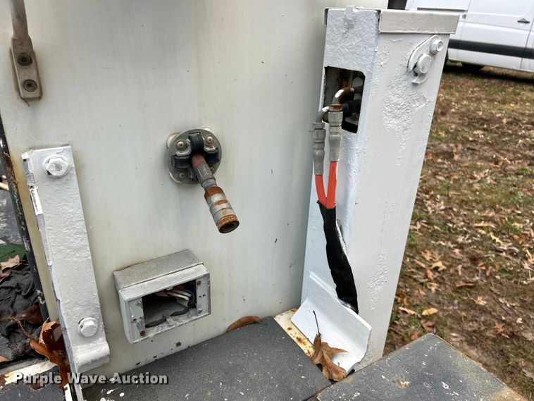 image for item ET6719 2011 Ford F550 Super Duty XL utility / service truck