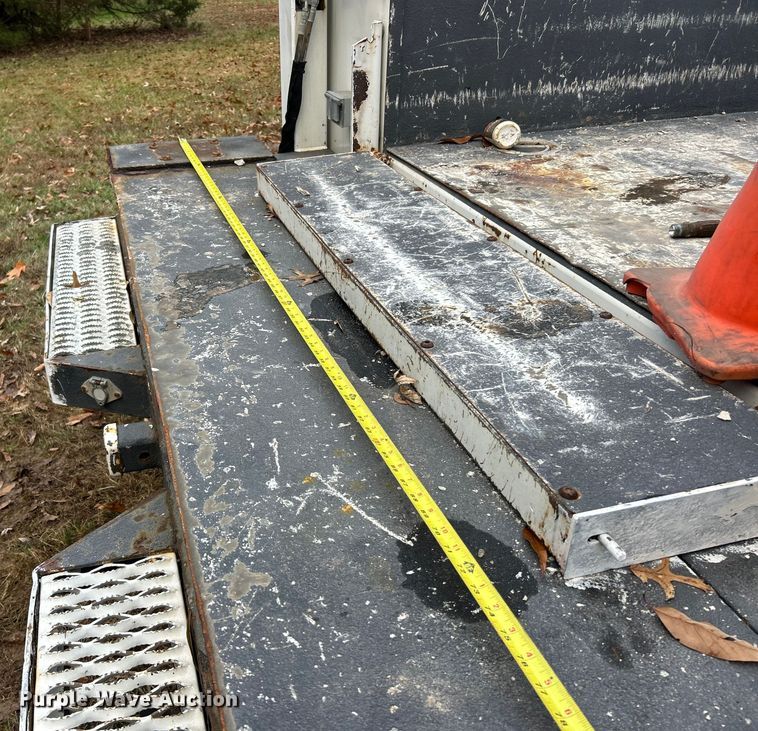 image for item ET6719 2011 Ford F550 Super Duty XL utility / service truck