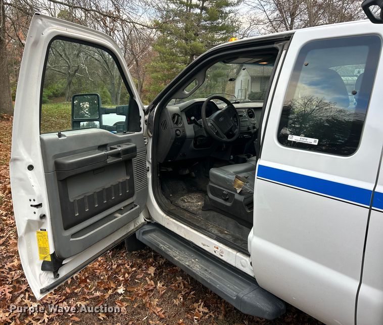 image for item ET6719 2011 Ford F550 Super Duty XL utility / service truck