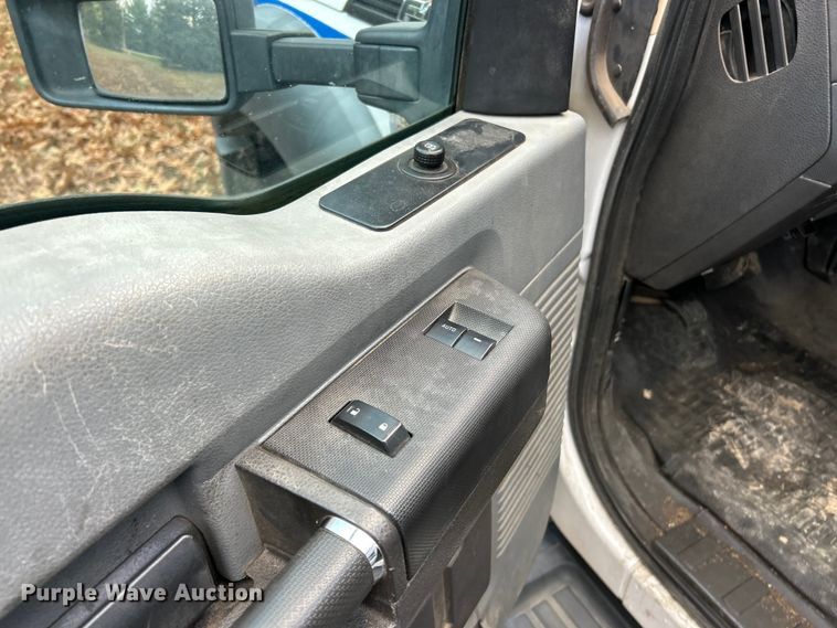 image for item ET6719 2011 Ford F550 Super Duty XL utility / service truck
