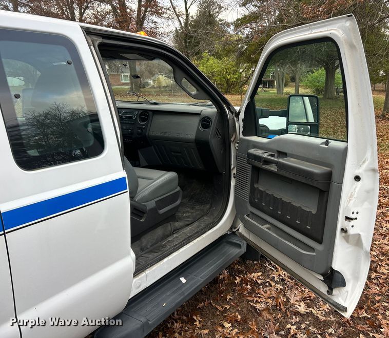 image for item ET6719 2011 Ford F550 Super Duty XL utility / service truck