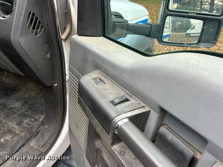 image for item ET6719 2011 Ford F550 Super Duty XL utility / service truck