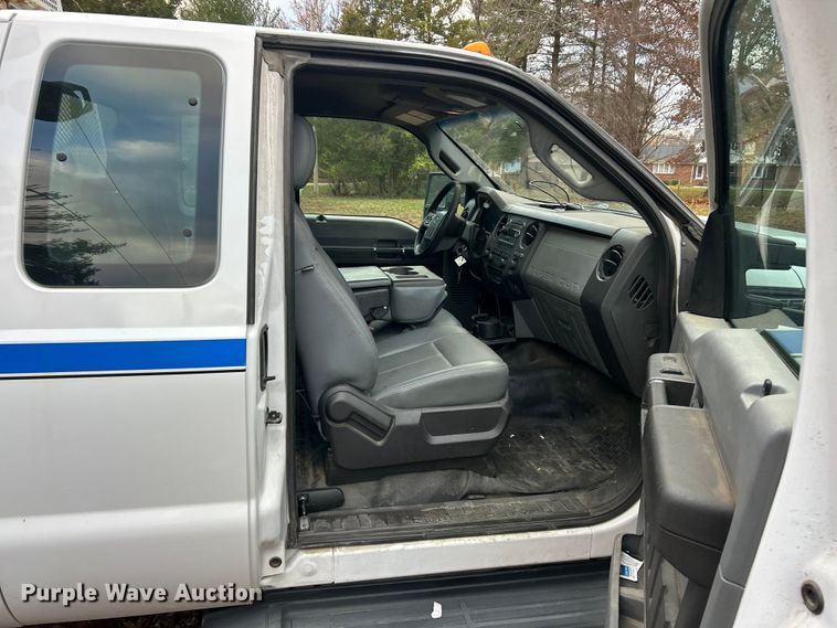 image for item ET6719 2011 Ford F550 Super Duty XL utility / service truck