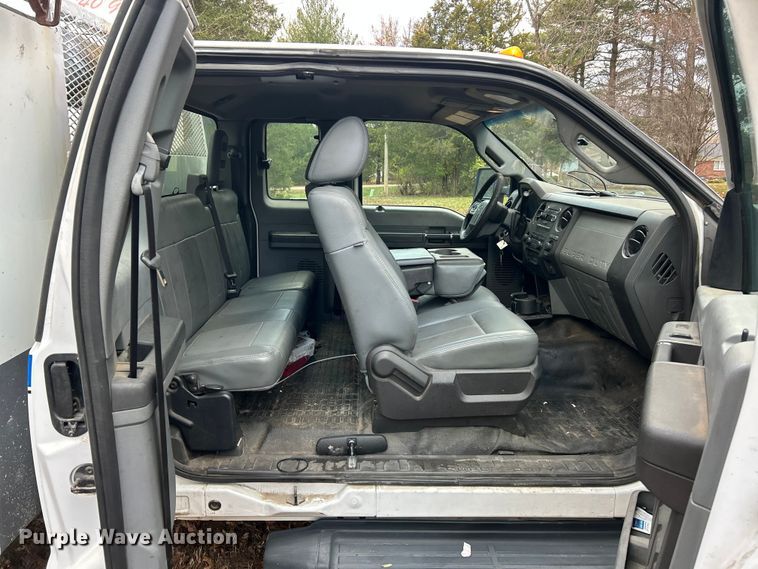 image for item ET6719 2011 Ford F550 Super Duty XL utility / service truck