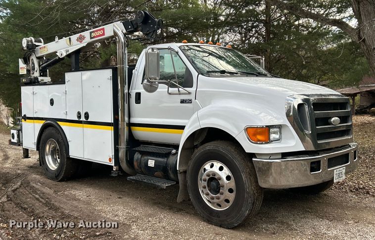 image for item ET6720 2007 Ford F750 Super Duty XLT utility / service truck