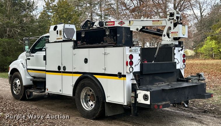 image for item ET6720 2007 Ford F750 Super Duty XLT utility / service truck