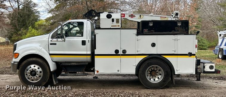 image for item ET6720 2007 Ford F750 Super Duty XLT utility / service truck