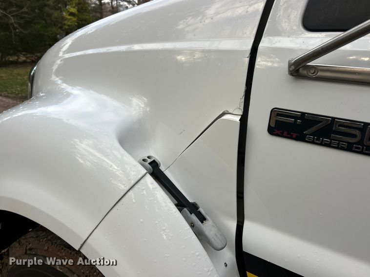 image for item ET6720 2007 Ford F750 Super Duty XLT utility / service truck