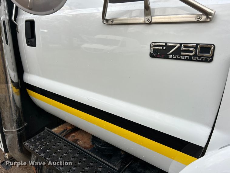 image for item ET6720 2007 Ford F750 Super Duty XLT utility / service truck