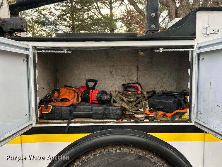 image for item ET6720 2007 Ford F750 Super Duty XLT utility / service truck