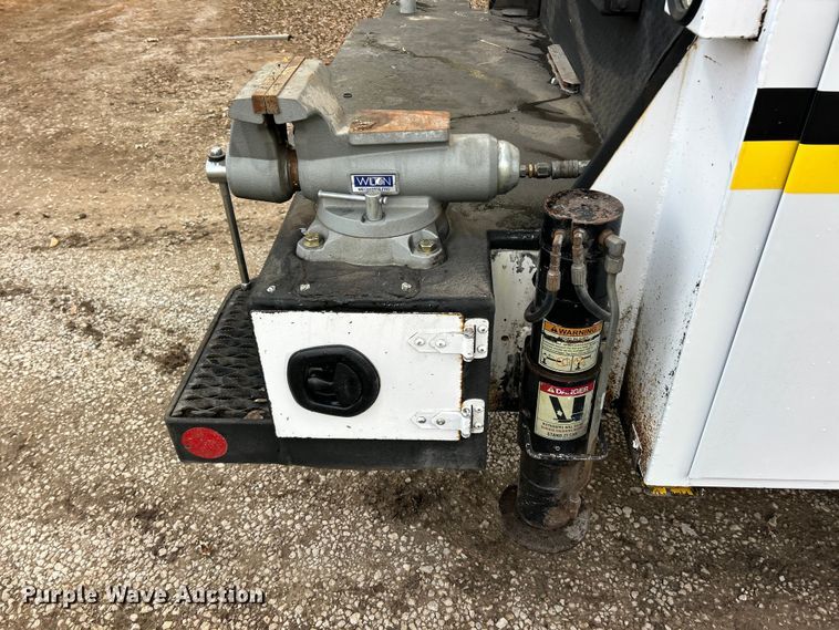 image for item ET6720 2007 Ford F750 Super Duty XLT utility / service truck