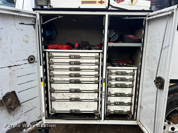 image for item ET6720 2007 Ford F750 Super Duty XLT utility / service truck