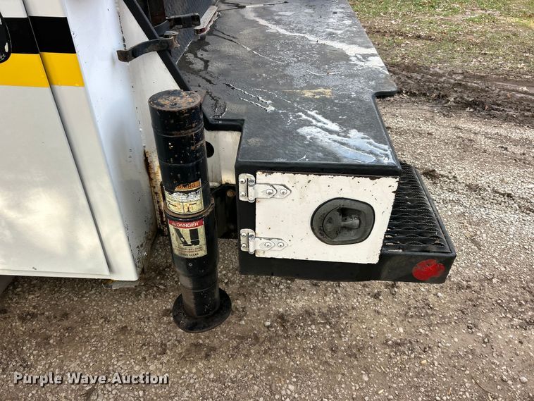 image for item ET6720 2007 Ford F750 Super Duty XLT utility / service truck