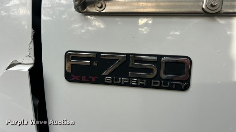 image for item ET6720 2007 Ford F750 Super Duty XLT utility / service truck