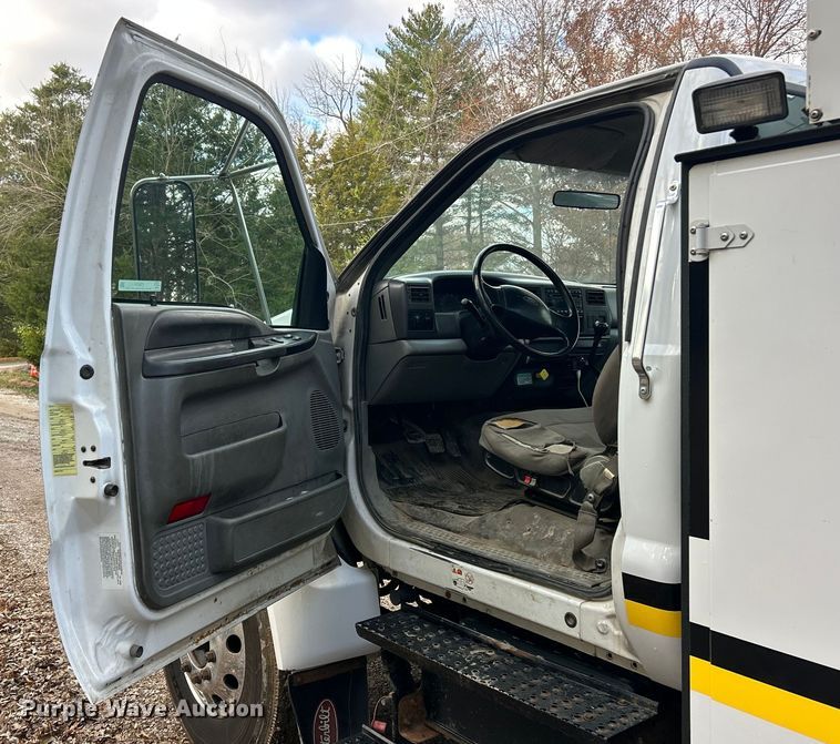 image for item ET6720 2007 Ford F750 Super Duty XLT utility / service truck