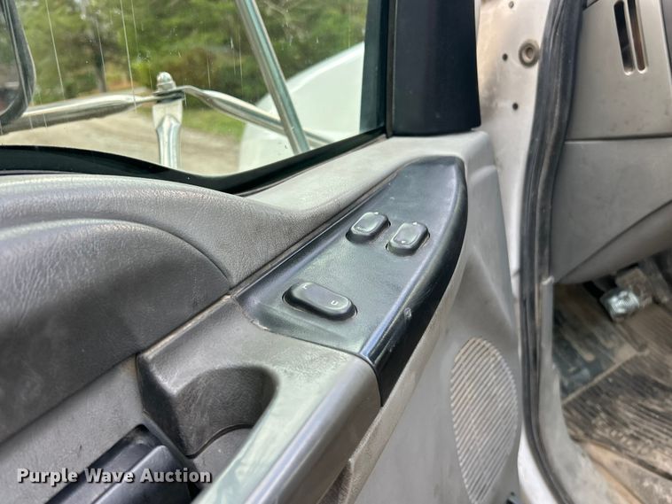 image for item ET6720 2007 Ford F750 Super Duty XLT utility / service truck
