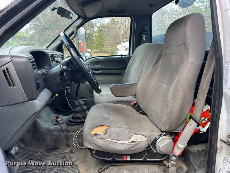 image for item ET6720 2007 Ford F750 Super Duty XLT utility / service truck