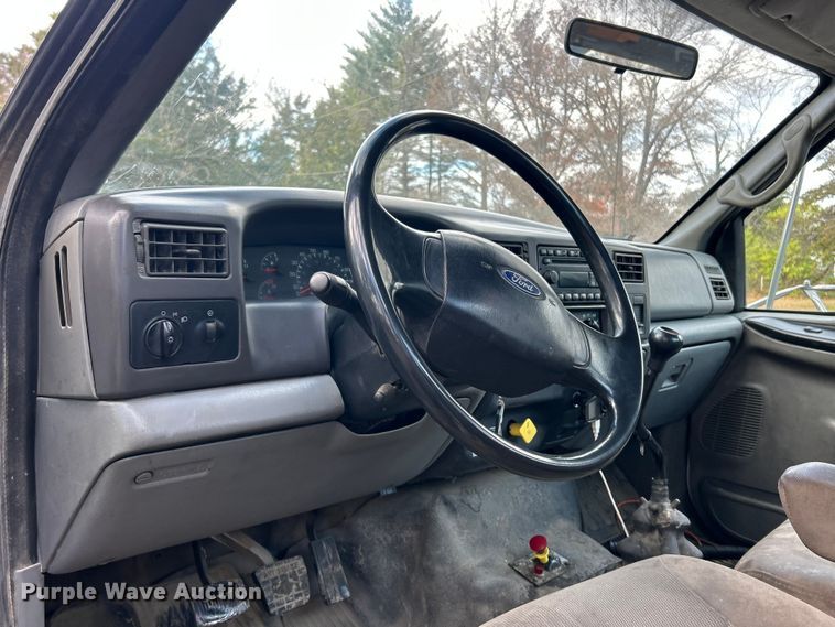 image for item ET6720 2007 Ford F750 Super Duty XLT utility / service truck