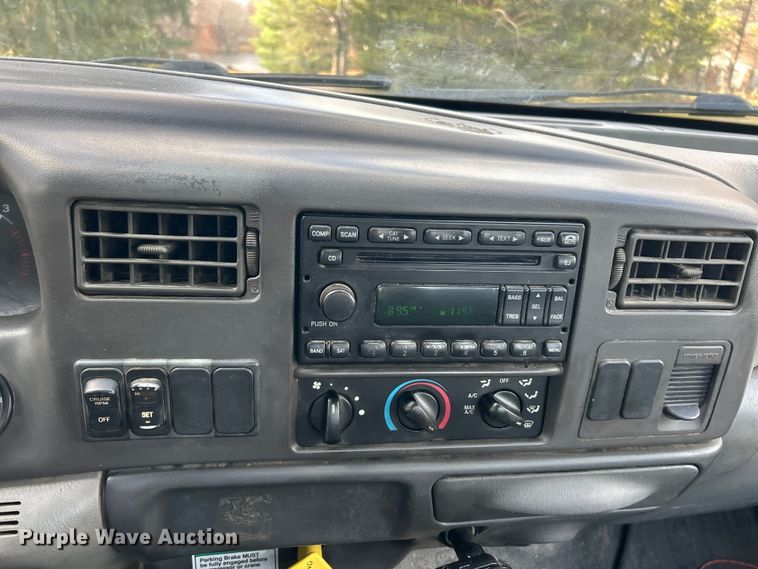 image for item ET6720 2007 Ford F750 Super Duty XLT utility / service truck