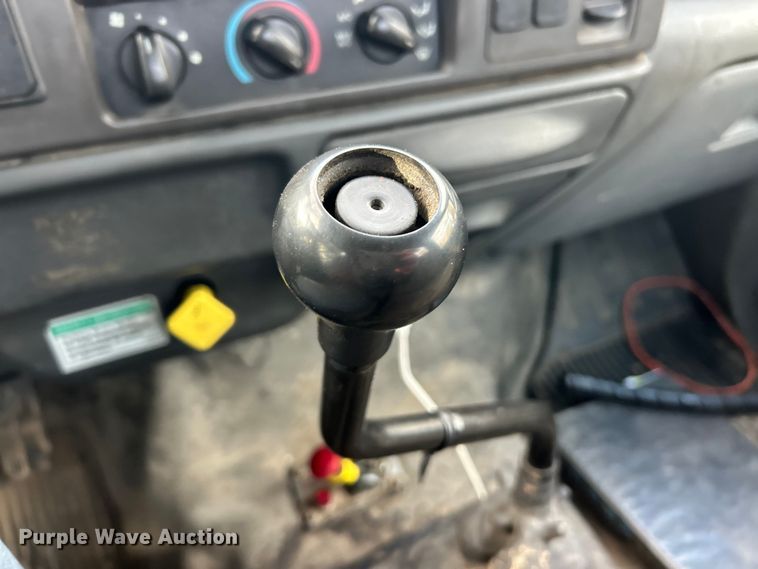 image for item ET6720 2007 Ford F750 Super Duty XLT utility / service truck