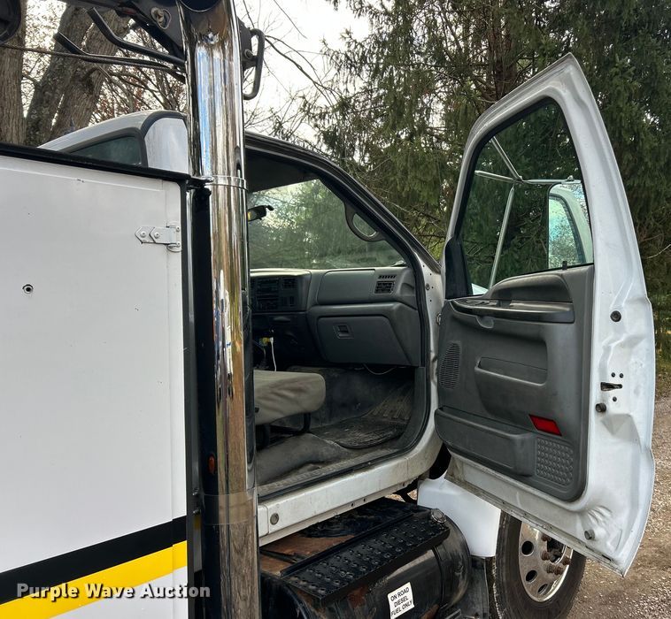 image for item ET6720 2007 Ford F750 Super Duty XLT utility / service truck