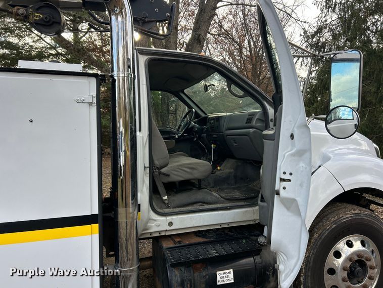 image for item ET6720 2007 Ford F750 Super Duty XLT utility / service truck