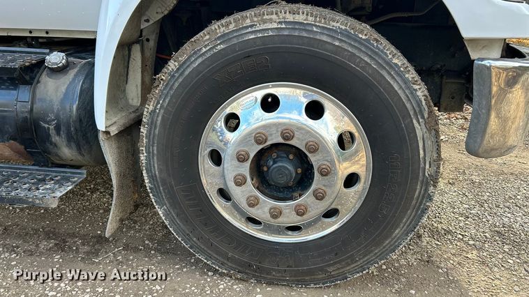 image for item ET6720 2007 Ford F750 Super Duty XLT utility / service truck