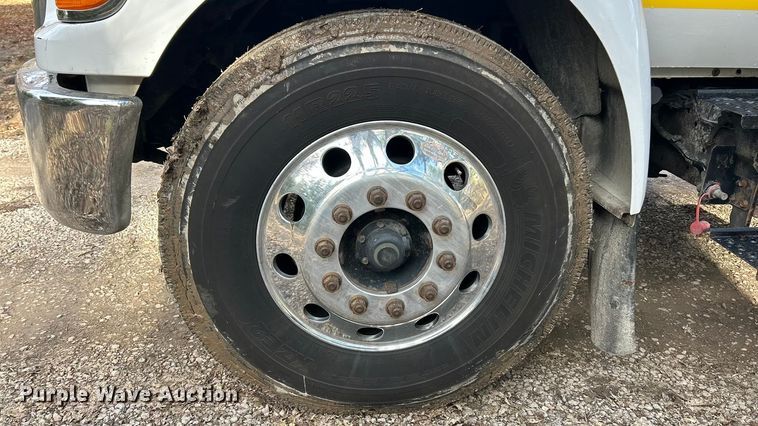 image for item ET6720 2007 Ford F750 Super Duty XLT utility / service truck